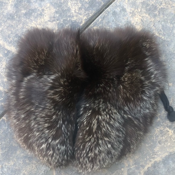 Accessories - Hand Warmer With zipped area to hold stuff